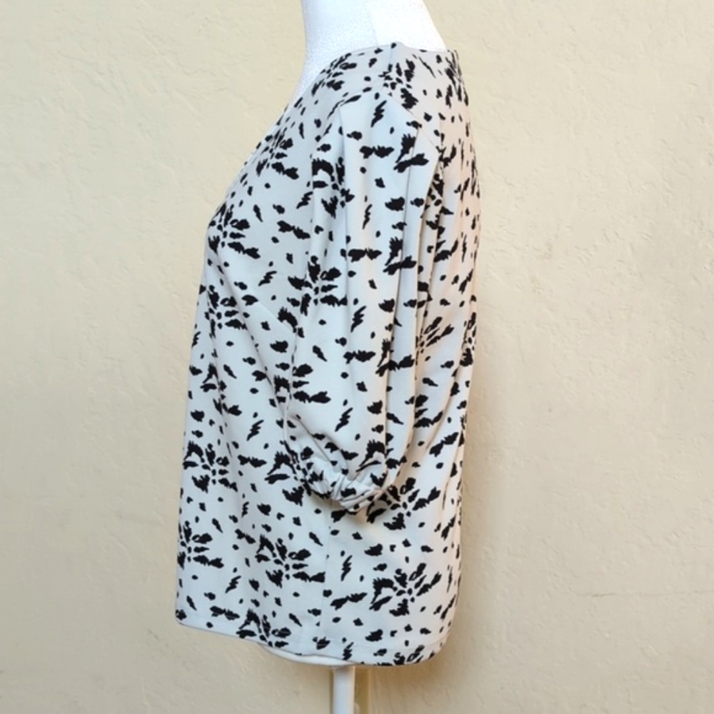 MELLODAY V-Neck Bubble Sleeves Animal Print Blouse Cream Black Size Small - Picture 3 of 7